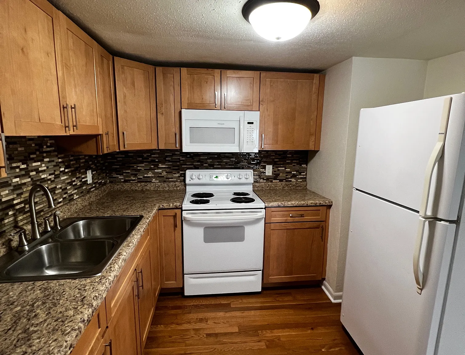 3 bed, 1200 sqft, $1,700 — Photo 3