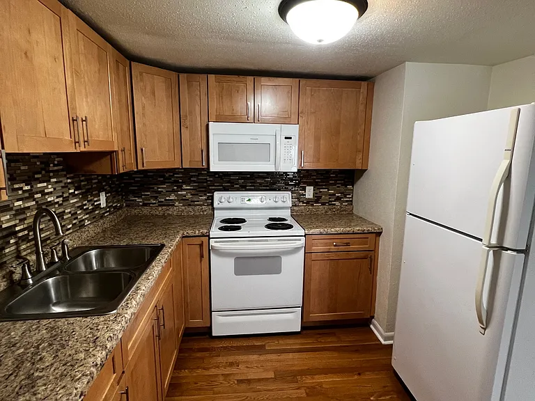 202 N Blair St #2 — Photo 3