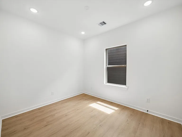 8129 Safebuy St #B — Photo 9