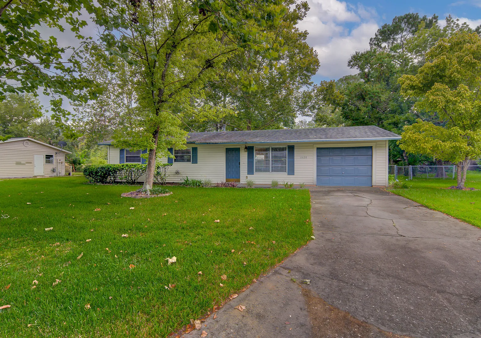 Comfortable Home in North Gainesville — Photo 2