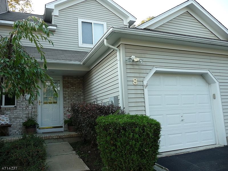 1st image of 8 Sweet Water Ln
