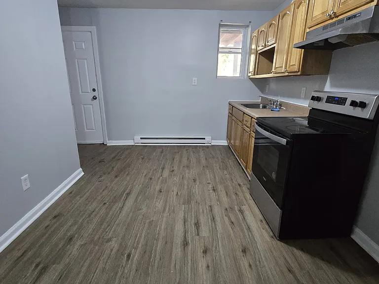 366 Forrest St #1 — Photo 3