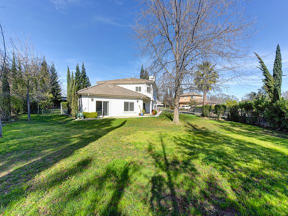 3rd image of 4811 Sunset Place Ln