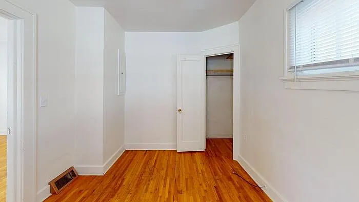 411 W Bowen Ave — Photo 14