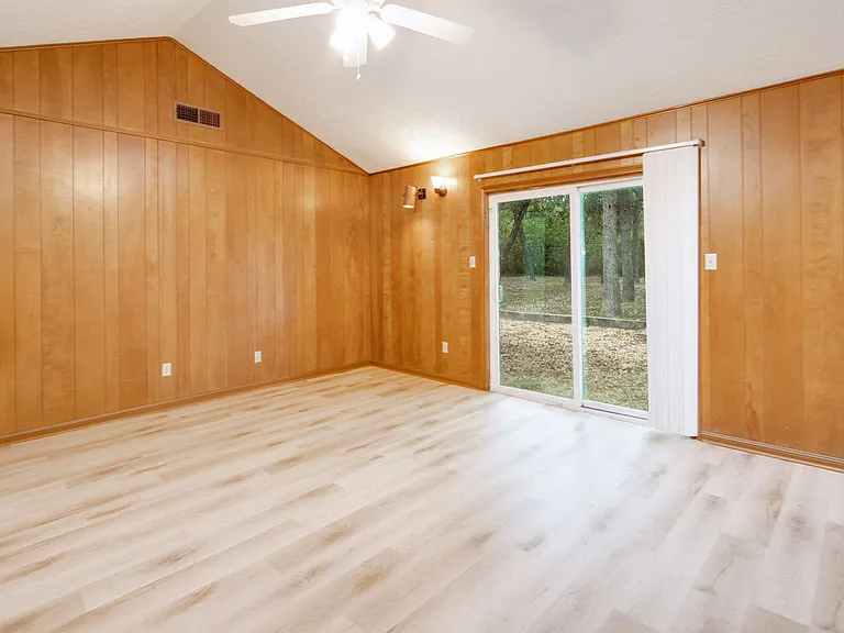1201 Francis Dr — Photo 5