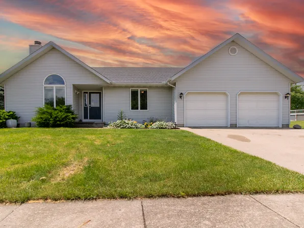 113 Cedar Dr, Clinton, IL 61727