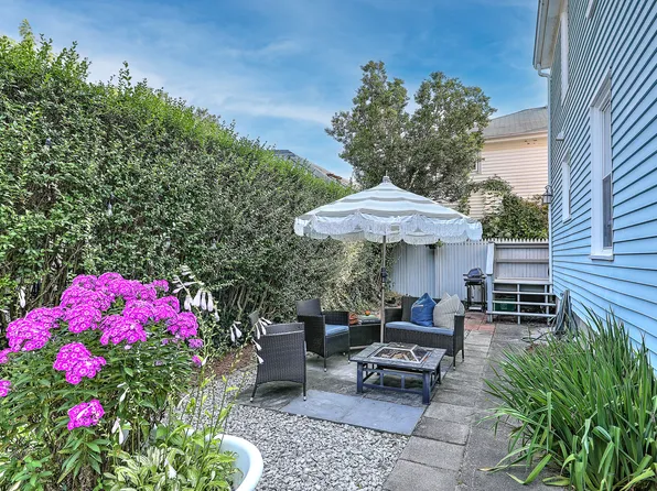 13 1/2 Ayrault St #1, Newport, RI 02840