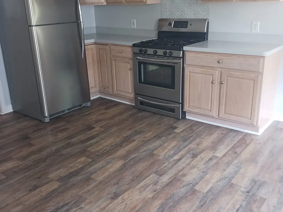 Kitchen (angle 2)