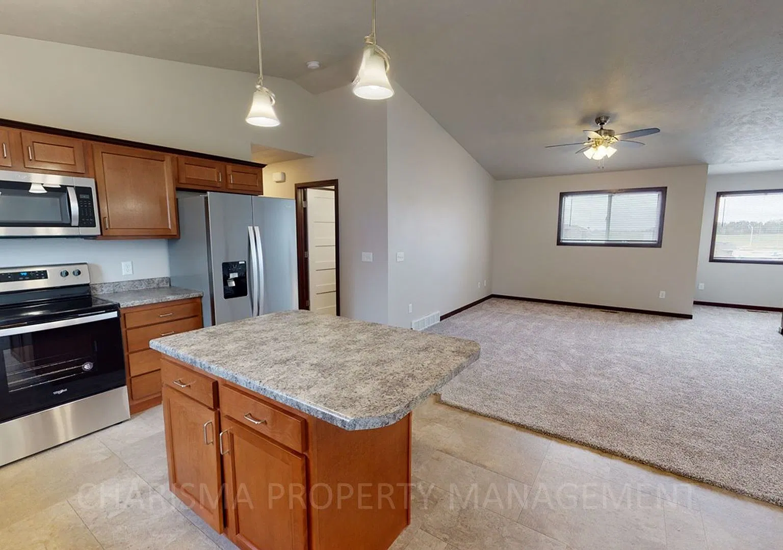 Newer Construction! 2 Bd, 1 Ba Townhome, Attached Garage, Pet Friendly, Harrisburg — Photo 2