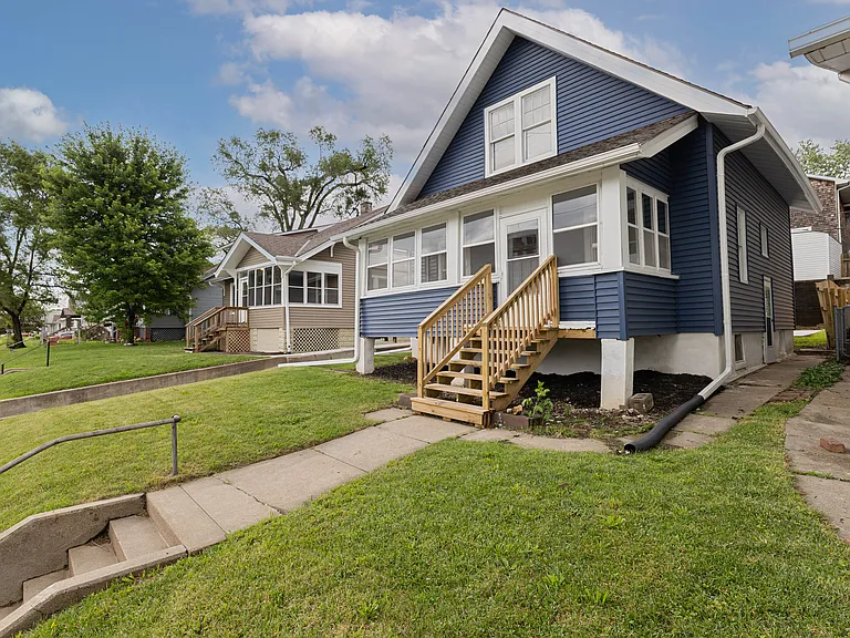 4335 Leavenworth St — Photo 1
