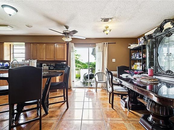 5th image of 425 Sugarpine Dr