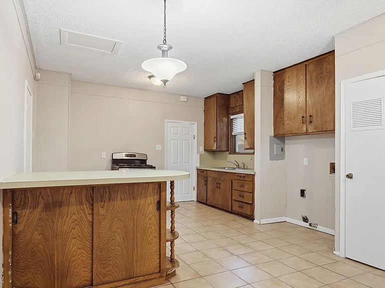 543 Avant Ave — Photo 17