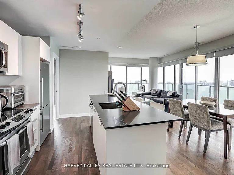 1815 Yonge St #2502 — Photo 6