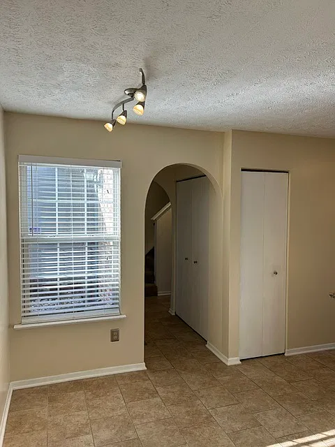 3 bed, 3.5 bath, 1800 sqft, $2,425 — Photo 4