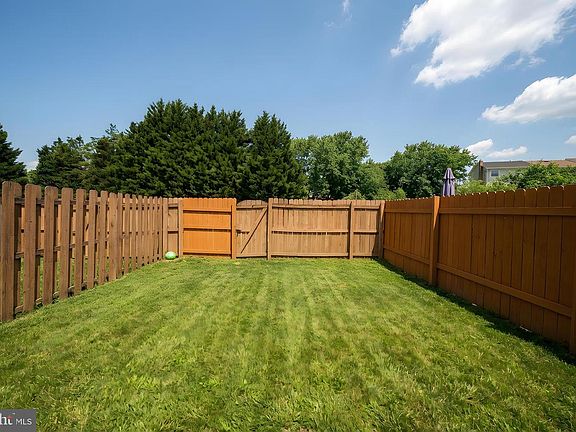 3rd image of 1609 Meadow Dr