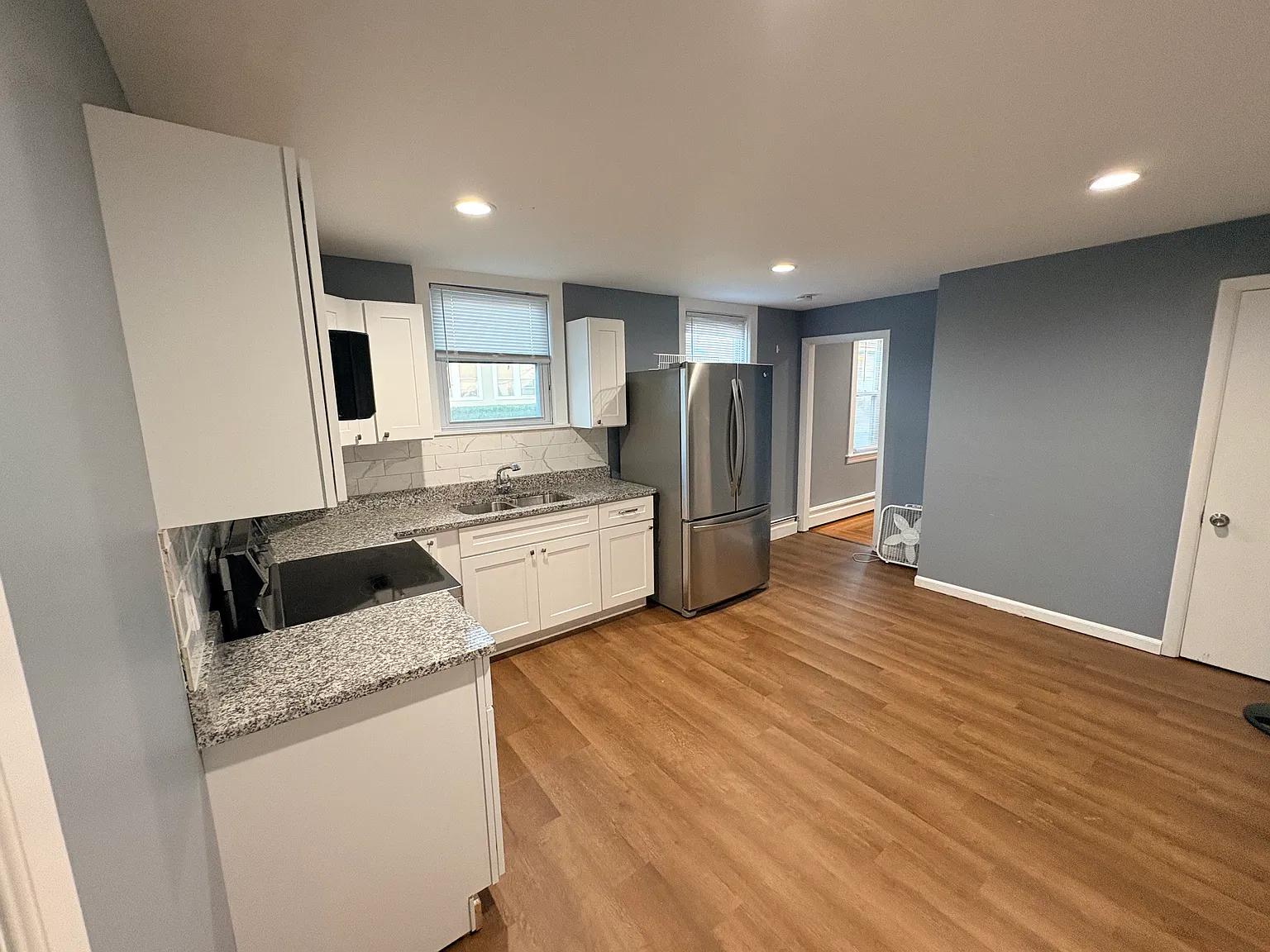 2 bed, 1000 sqft, $2,095 — Photo 2