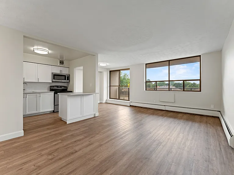 47 Memorial Dr — Photo 11