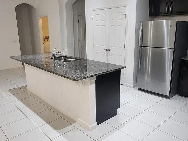 1817 Elkins Point Dr — Photo 9