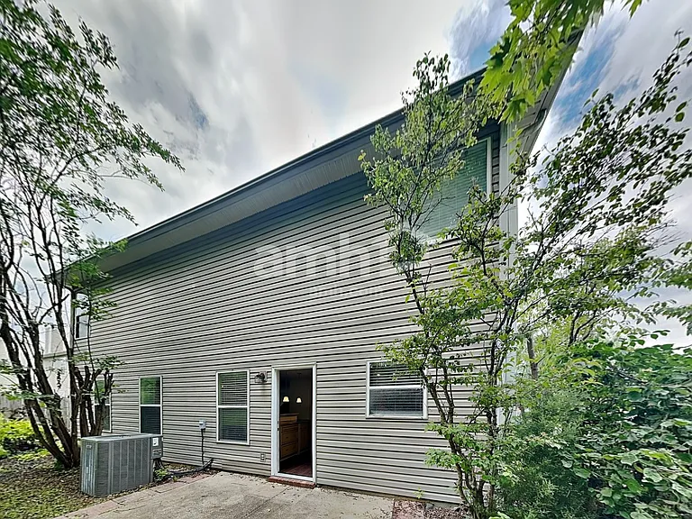 2651 Sutherland Dr — Photo 22