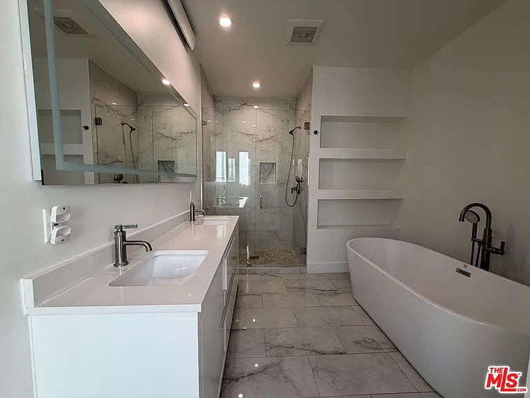 15122 Morrison St — Photo 20