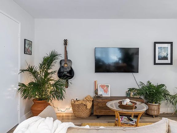 4th image of 1524 Missouri St #8