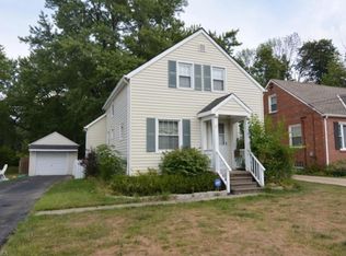 1583 Parker Dr, Mayfield Heights, OH 44124