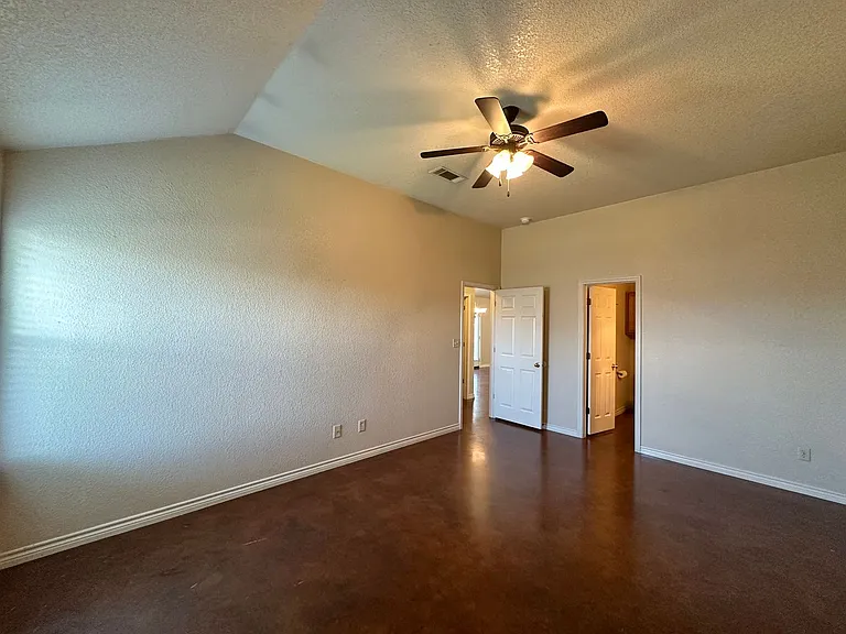 2103 Charleston Ct — Photo 17