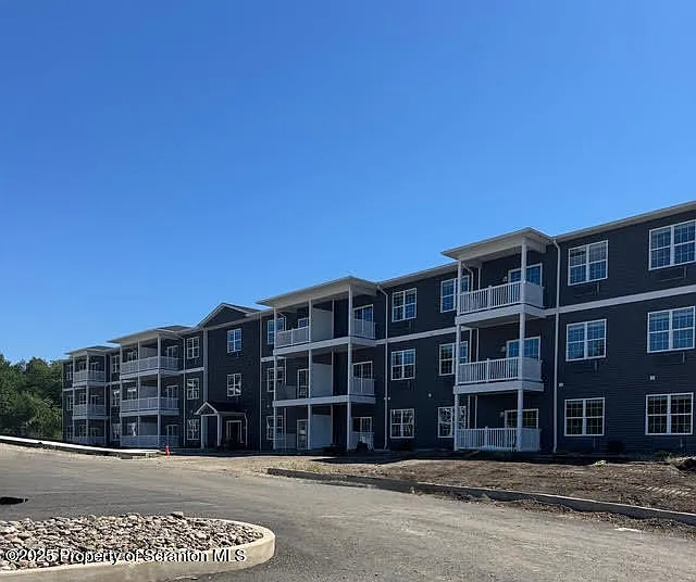 2 bed, 2.0 bath, 1250 sqft, $1,900 — Photo 3