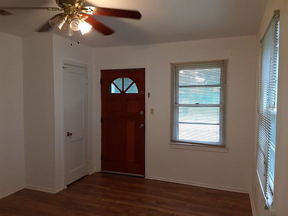 3rd image of 3530 Pleasant Dr