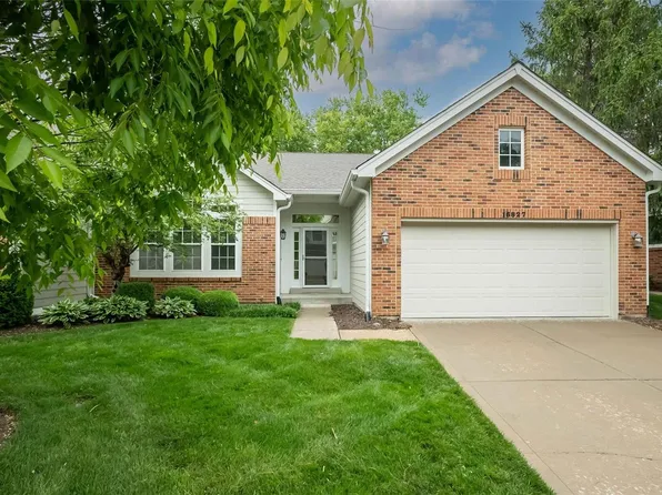 16827 Chesterfield Bluffs Cir, Chesterfield, MO 63005