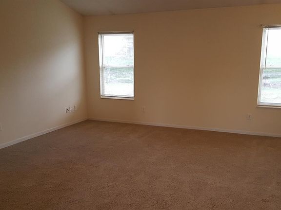 4th image of 565 Little Creek Dr