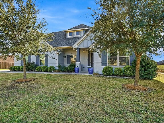 2nd image of 308 Jasmine Ct