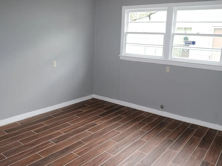 1303 Burchett St — Photo 6