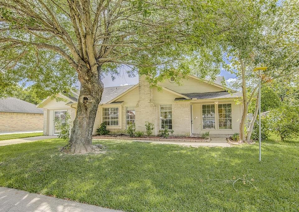 1st image of 3609 Clover Ln