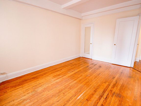 3rd image of 11 Waverly Pl APT 8F