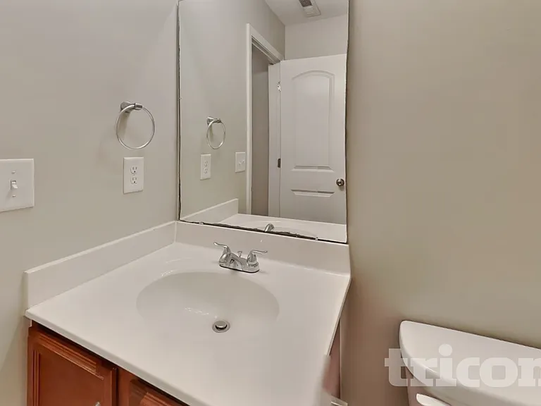 427 Randolph Dr — Photo 15