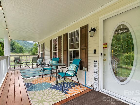 3rd image of 33 Copper Penny Ln