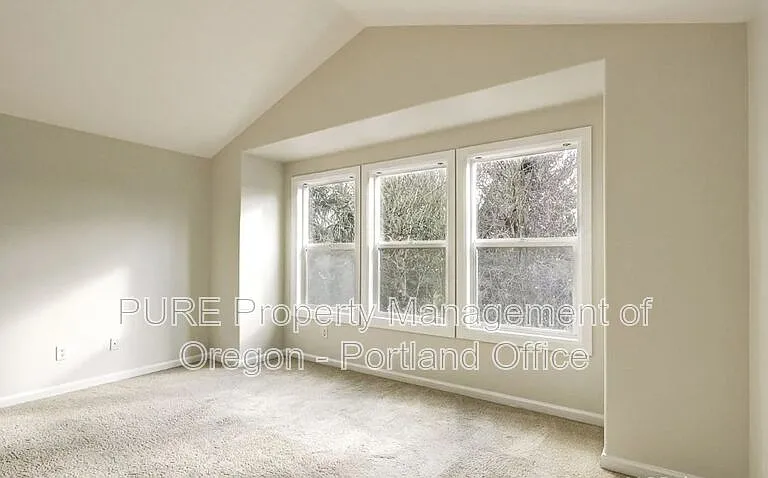 310 NE Morris St — Photo 15