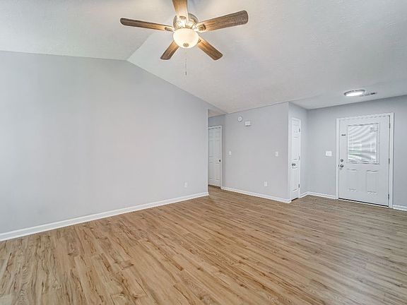 4th image of 170 Rosewood Dr