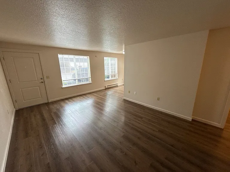 903 Bryan Ct — Photo 6