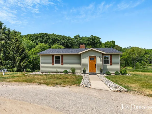 10286 Dykstra Dr, Middleville, MI 49333