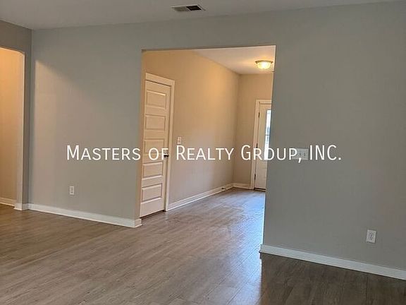 3rd image of 401 White Oak Cir