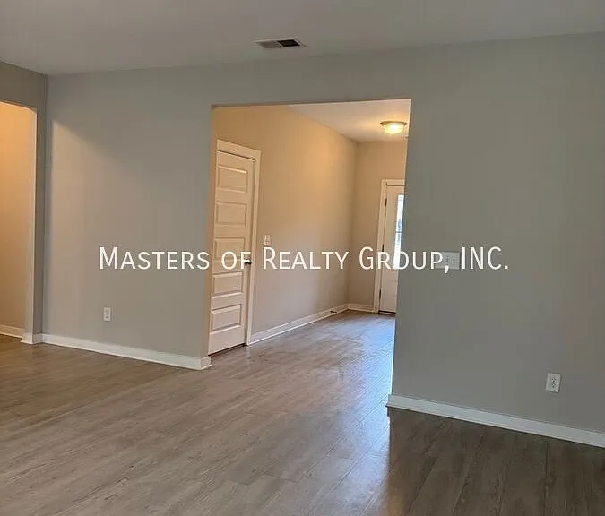 401 White Oak Cir — Photo 3