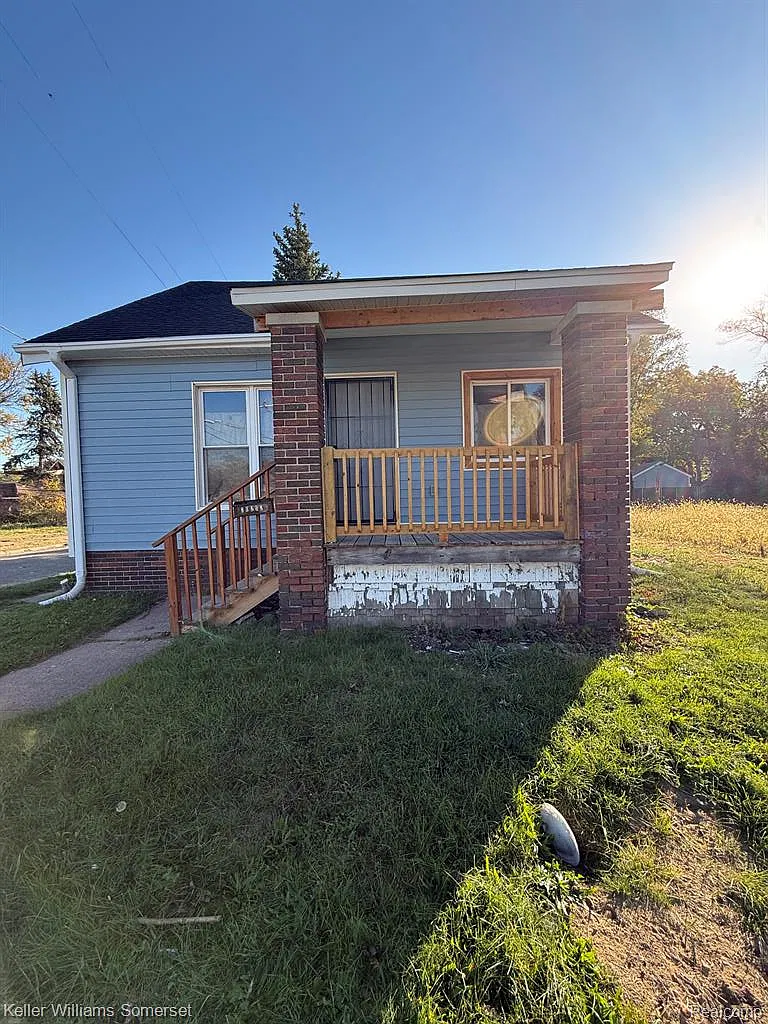 3 bed, 1.0 bath, 1040 sqft, $1,200 — Photo 1