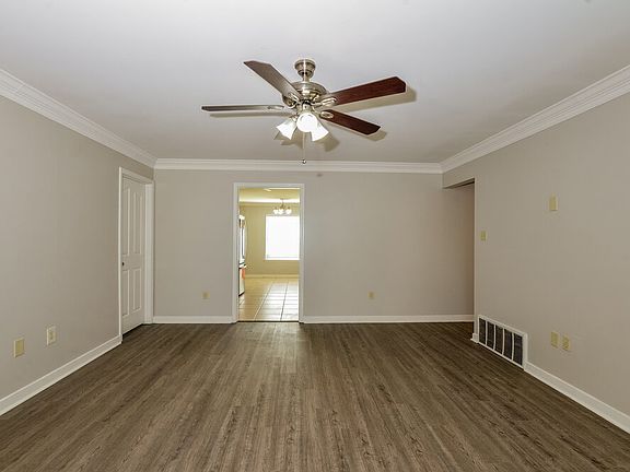 3rd image of 7165 Redfern Dr