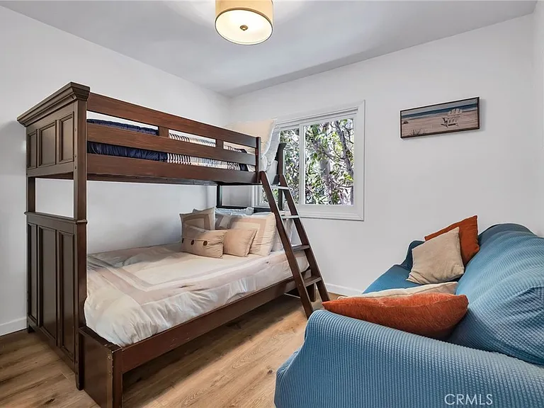 2324 W 37th St — Photo 23
