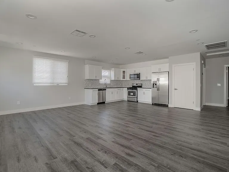 3915 Brighton Ave #1/2 — Photo 4