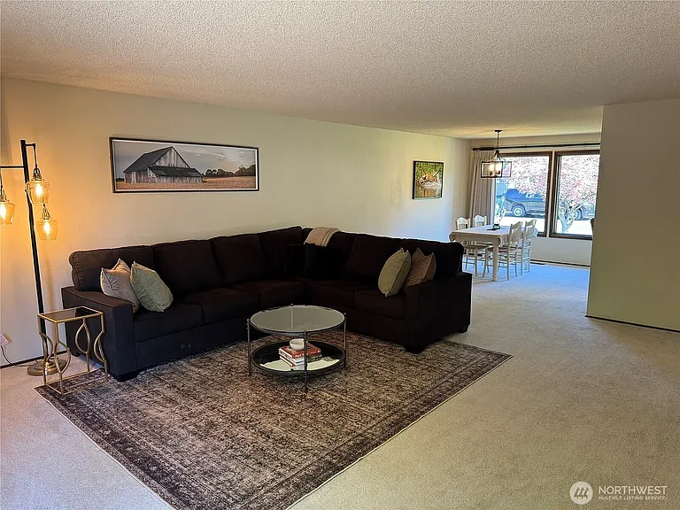 908 S 6th St — Photo 21