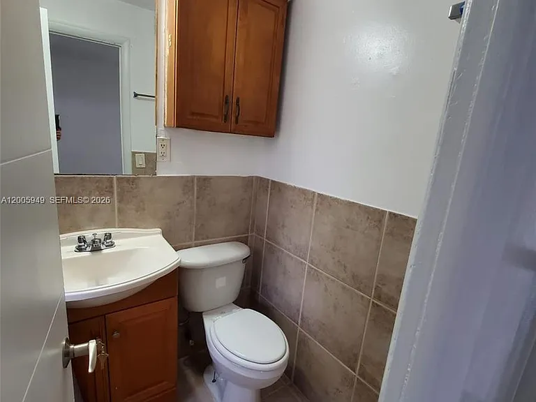 2114 McKinley St #A — Photo 16