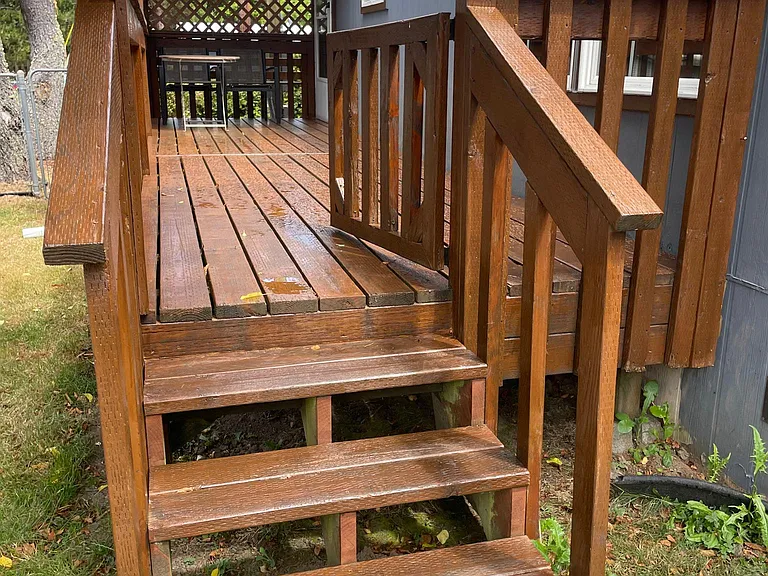 Side deck off of the kitchen